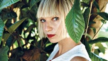 Sia tweeted that she had Ehlers-Danlos syndrome.