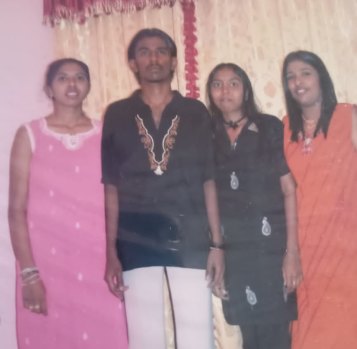 Nagaenthran Dharmalingam (second  from left) with his elder sister Sharmila (right) and two other relatives.