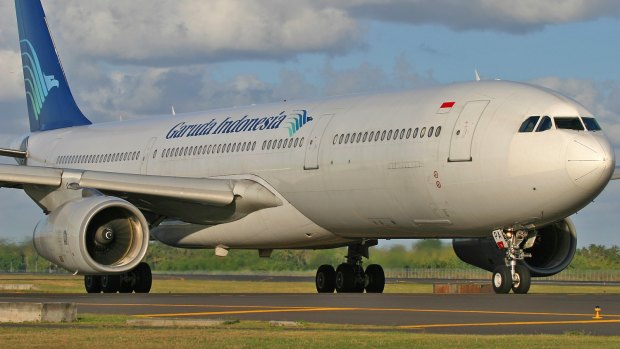 Garuda Indonesia had its business class service criticised by video bloggers who could now face defamation charges.