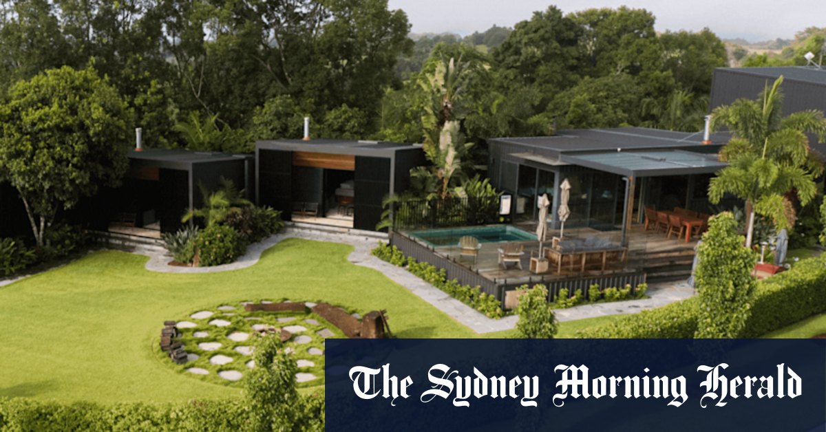 Just 90 minutes from Sydney, you can relax in your own balcony bathtub with stunning views