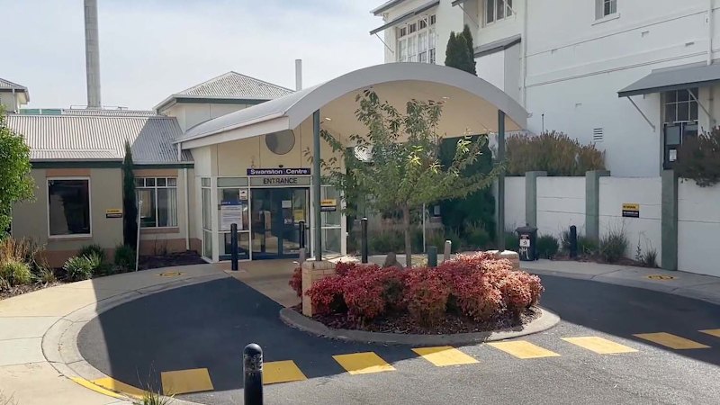 Geelong hospital patient under police guard after another patient found dead