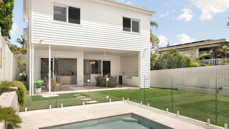 From ‘unliveable’ 1930s Queenslander to $2.7 million street record