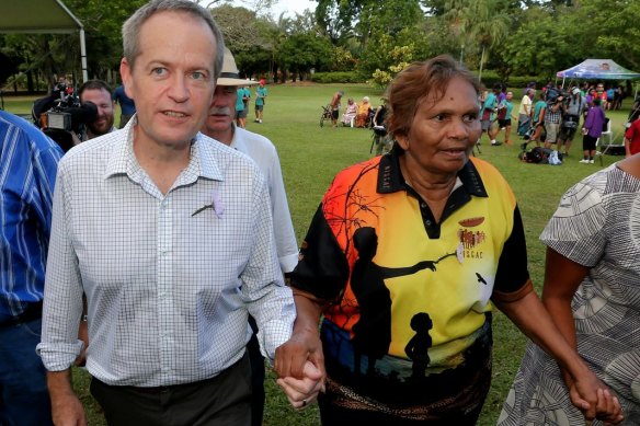 Eileen Cummings  with then opposition leader Bill Shorten in Darwin in 2016. 