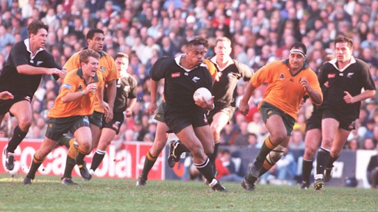Jonah Lomu on the rampage in the last day-time Bledisloe Cup in Sydney in 1995.