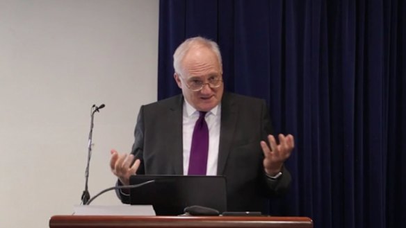 Professor Droege addresses the CRCLCL Forum. 