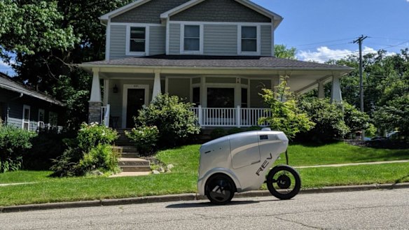 New autonomous delivery vehicle designed to operate like a bicycle