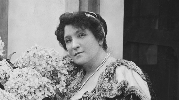 Dame Nellie Melba at Coombe Cottage, Lilydale. 