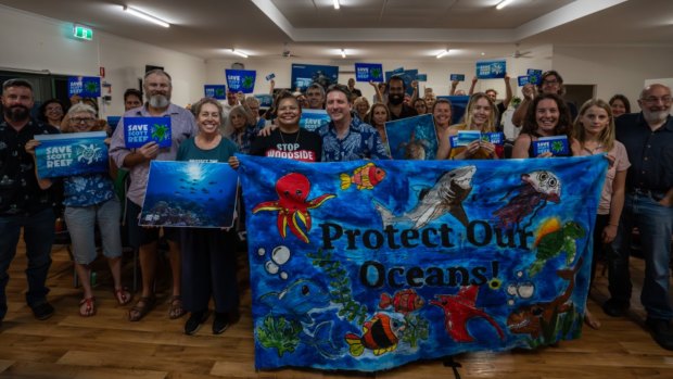 Broome locals were briefed this week by Greenpeace, the  Conservation Council of WA and Environs Kimberley on Woodside’s new plans to drill at Scott Reef to develop the Browse field off the Kimberley coast, Australia’s largest untapped gas field. 