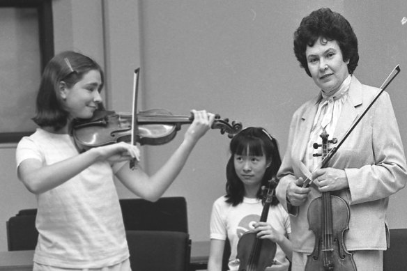 Shkolnikova teaches Cath Presa and Hai Won in Melbourne in 1984.
