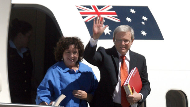 Kevin Rudd steps off the prime ministerial plane in 2008.