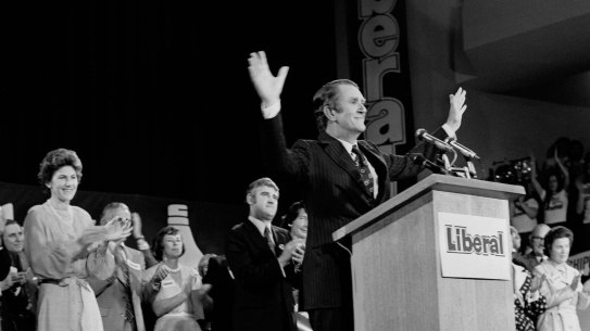 Malcolm Fraser campaigns in 1975.