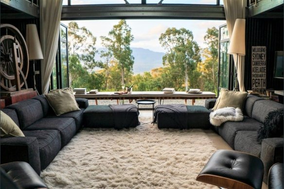 The Kangaroo Valley weekender of Larry and Sylvie Emdur returns to the market for $3 million.