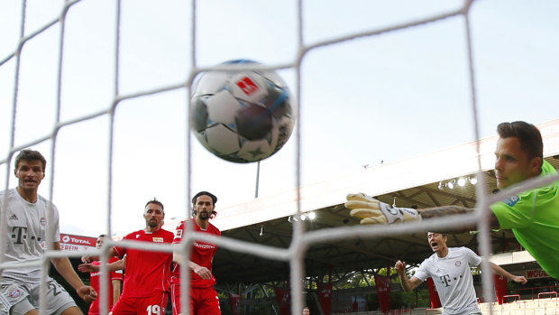 The Bundesliga returned to empty stadiums and careful social distancing measures in May this year. All matches until the end of the season will be played behind closed doors. 