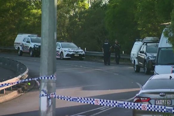 Se declararon escenas del crimen en Beenleigh y cerca de Hope Island.