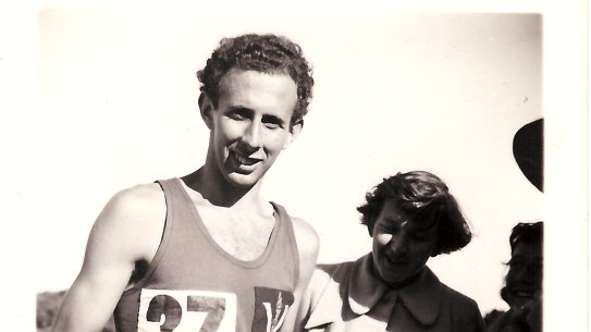 John Landy signs an autograph.