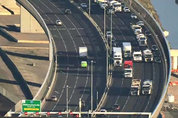 Old trucks should be banned from Sydney and Melbourne to reduce Australians’ exposure to deadly air pollution, according to a new Grattan Institute report.