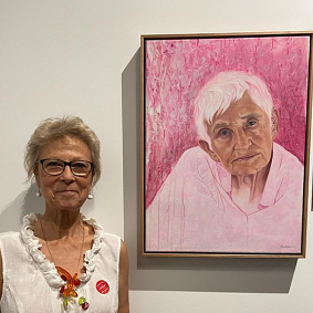 Artist and art teacher Kathy Sullivan with <i>Tradewind Annie</i>, her portrait of Anne Collins selected as a finalist for this year’s Brisbane Portrait Prize. 