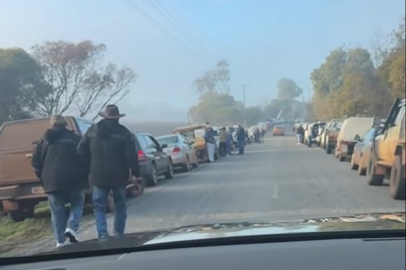 Farmers line the roadsides for kilometres outside the hearing location. 