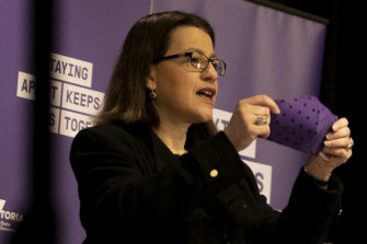 Health Minister Jenny Mikakos shows her reusable face covering.