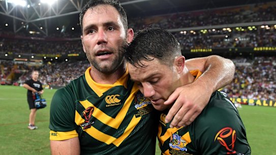 Smith and Cronk celebrate a Kangaroos' win in 2017. 