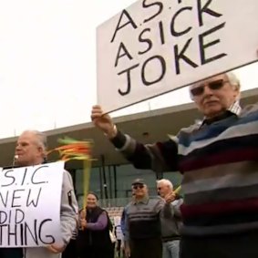 The protesters called on ASIC to compensate them for their income loss. 