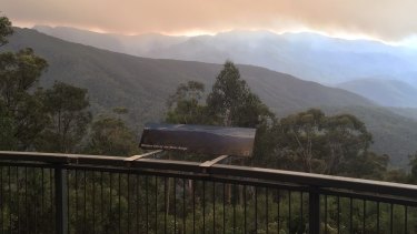 The scene as David Watson and his son were evacuated from Mount Kosciuszko, with smoke billowing east over the main range. 