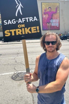Garred supports the SAG-AFTRA strike.