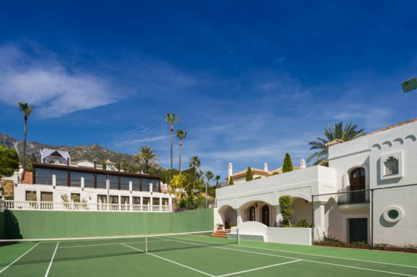 The home in the south of Spain has a tennis court. 