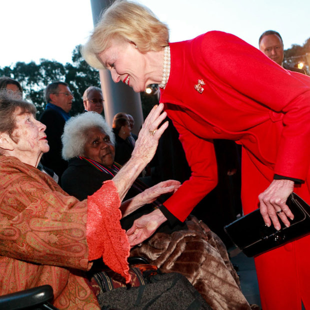 Margaret Olley greets fellow Queenslander Quentin Bryce at an event at the National Gallery of Australia in 2010.