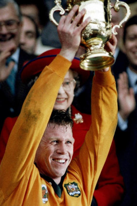 Nick Farr-Jones lifts the trophy after the World Cup final against England at Twickenham, 1991.