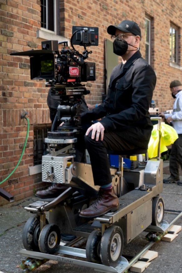 Soderbergh on the COVID-era set of No Sudden Move.