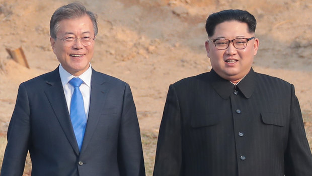South Korean President Moon Jae-in (left) and North Korean leader Kim Jong-un.