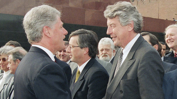 Former Dutch prime minister Wim Kok, right, shakes hands with US President Bill Clinton in 1995 in Moscow's Red Square.