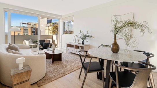 A local couple beat out first home buyers to win the keys to a $1.8 million Bondi apartment at auction on Saturday.