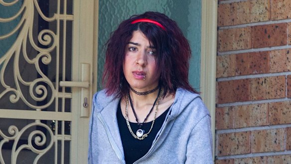 The sister of Mert Ney leaves the house. 