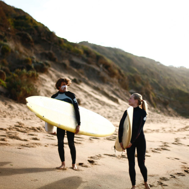 Satu Vänskä at Bells Beach in 2008 with (from left) ACO artistic director (and now husband) Richard Tognetti and surfer Derek Hynd. Surfing was one of the first things she embraced in Australia, along with the sun: “It felt like it never stopped shining – every day, for years!”