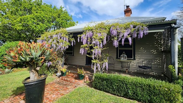 60 Roseneath Road, Warncoort. 