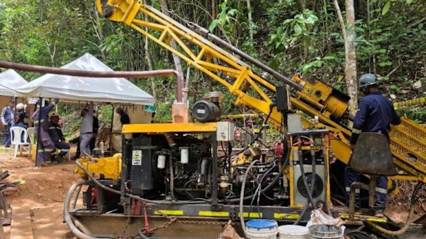 A maiden drilling campaign by Aguia Resources at its Santa Barbara gold project in Colombia hit mineralised quartz veins using a Perfotec diamond drill rig.