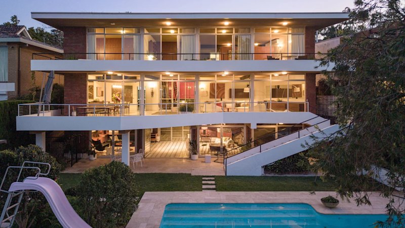 Architect-designed Sydney home fetches $12m, defying weak auction market