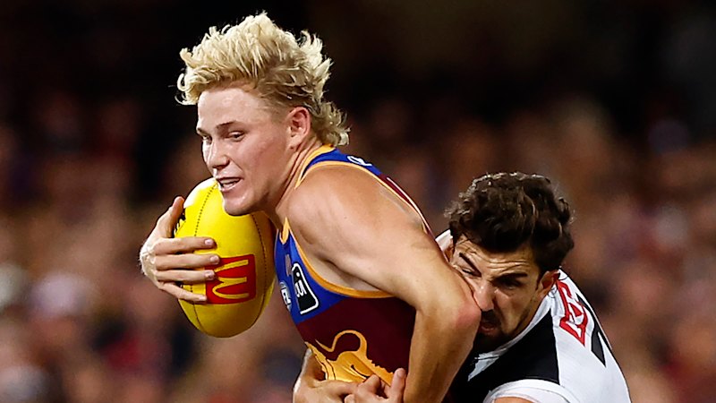 Brisbane vs Collingwood AFL LIVE: Lions roaring in ‘Gabbatoir’ clash after Daicos withdraws with injury, Sidebottom returns from brutal hit