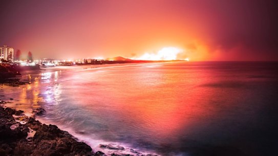 Queensland Bushfires: The view from Point Perry at Coolum Beach looking north to the Peregian fires. That is Emu Mountain next to the fire and it is 250ft high. 