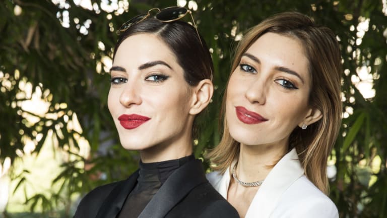 Lisa Origliasso, left, with her sister Jessica in 2016. 