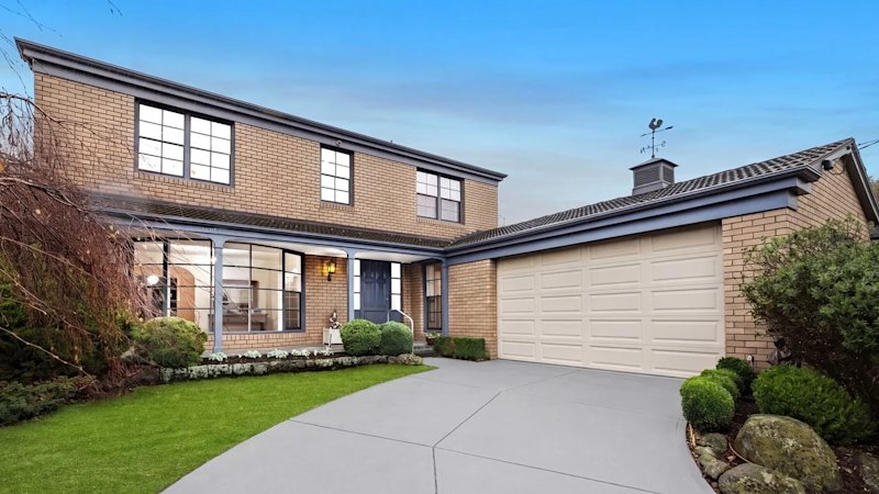 Young family pay $1.86m for Melbourne home in sought-after school zone (australia) — SMH