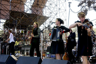 Arcade Fire playing in 2005, a time of the hipster vibe.