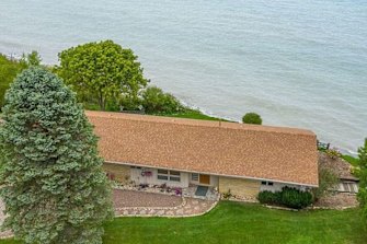 From here, you can start to get a sense that this house was absolute water frontage. 