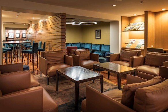 The hotel lobby includes a mix of zones.