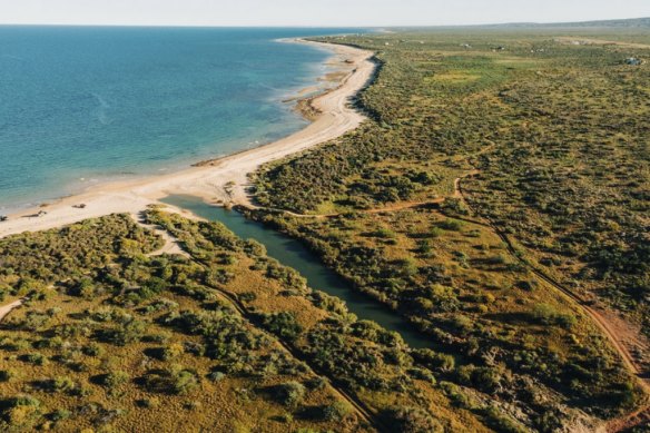 Fresh water from Qualing Pool interacts with the salty Exmouth Gulf.