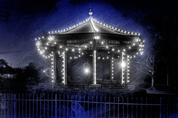 A rotunda in Sydney’s Hyde Park is lit up in honour of a visit by the US fleet in 1908.