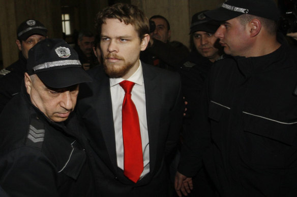 Jock Palfreeman, centre, is escorted by Bulgarian policemen before his appeal case in the Bulgarian capital, Sofia.  January 19, 2011. 