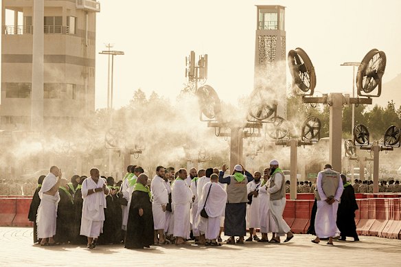  As part of a pedestrian pathway project stretching from Mount Arafat to the Great Mosque in Mecca, Saudi authorities in May displayed mist fans for cooling as well as heat-reducing plastic surfaces, lighting, rest areas and mobile phone charging stations.